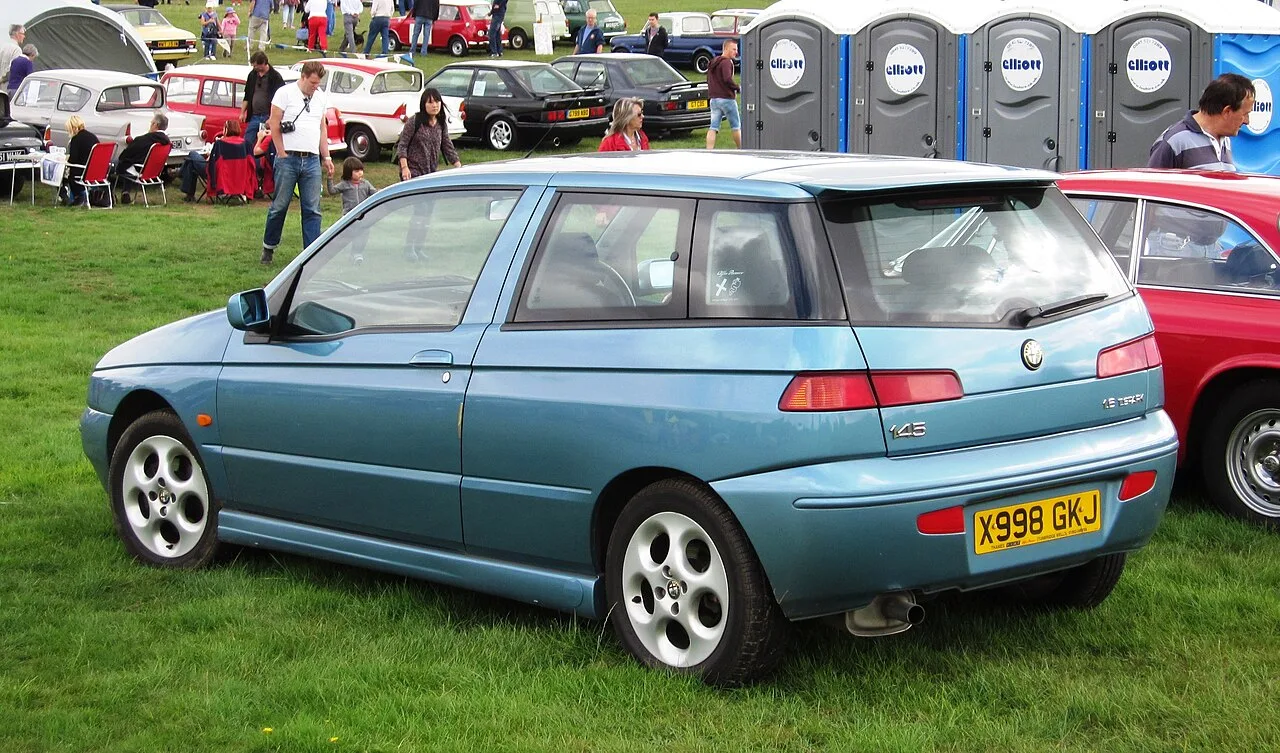 Alfa Romeo 145, rear