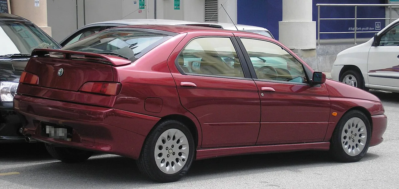 Alfa Romeo 146, side