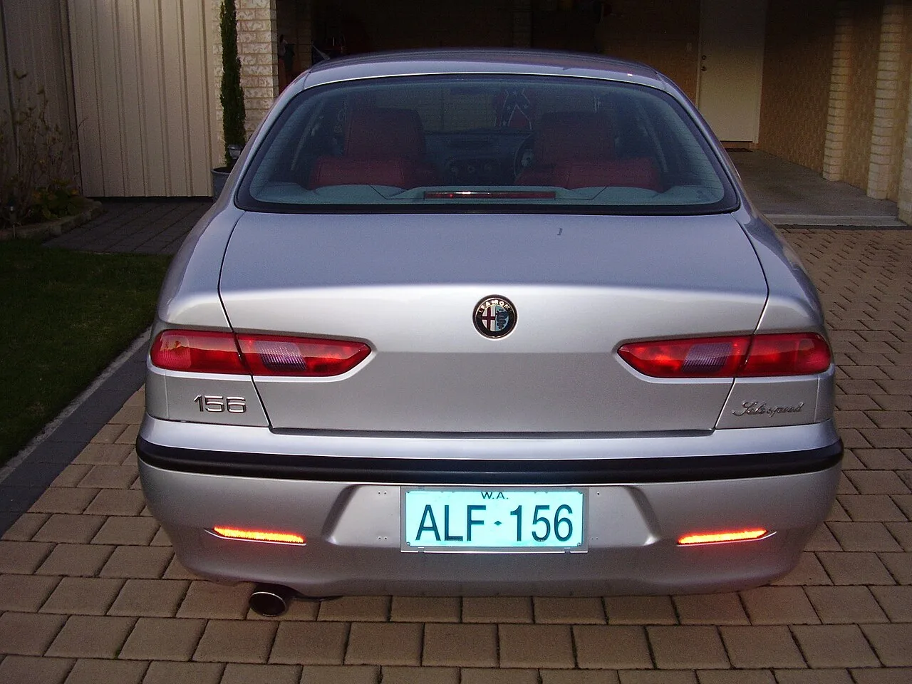 Alfa Romeo 156, rear