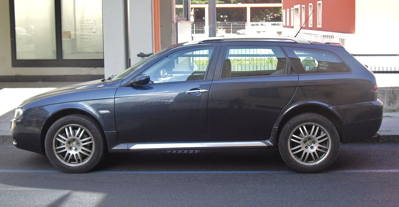 Alfa Romeo 156, side