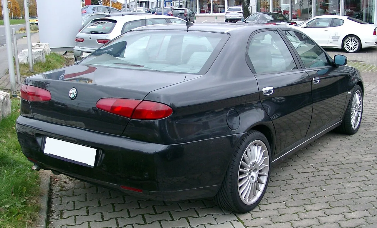 Alfa Romeo 166, rear