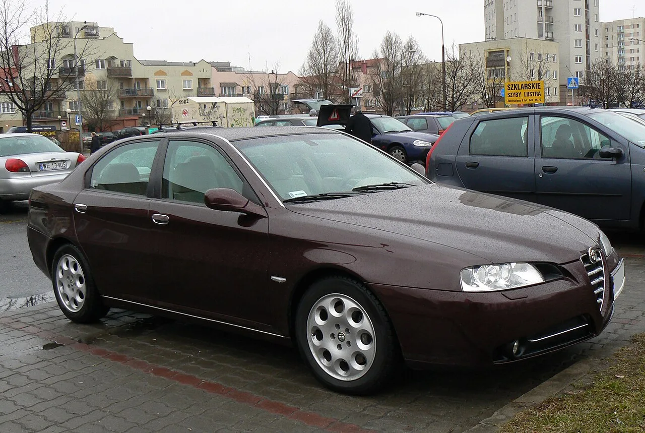 Alfa Romeo 166, side