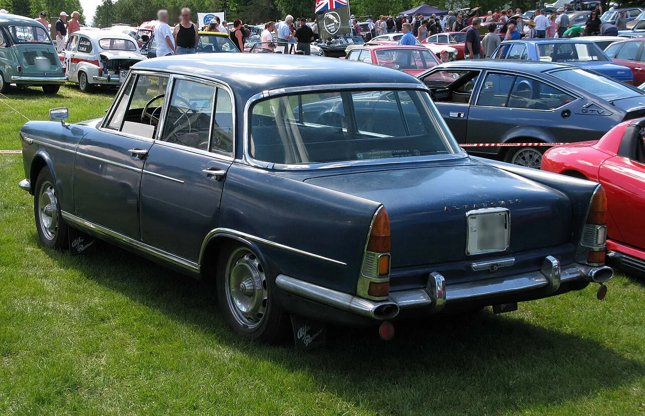 Alfa Romeo 2000, rear