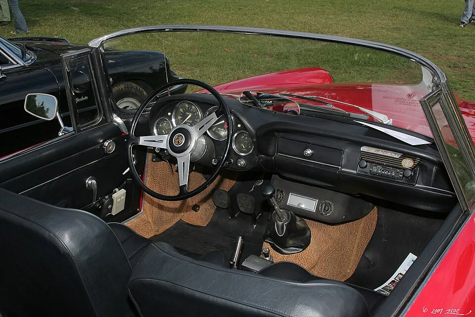 Alfa Romeo 2600, interior