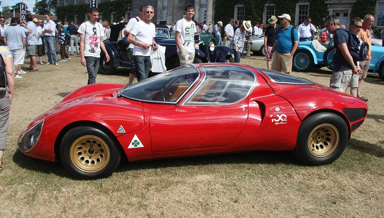Alfa Romeo 33 Stradale, side