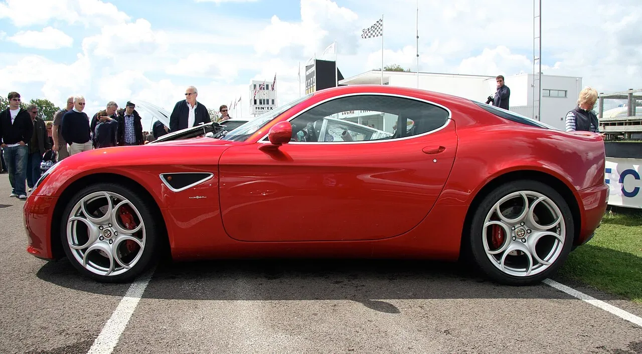 Alfa Romeo 8C Competizione, side