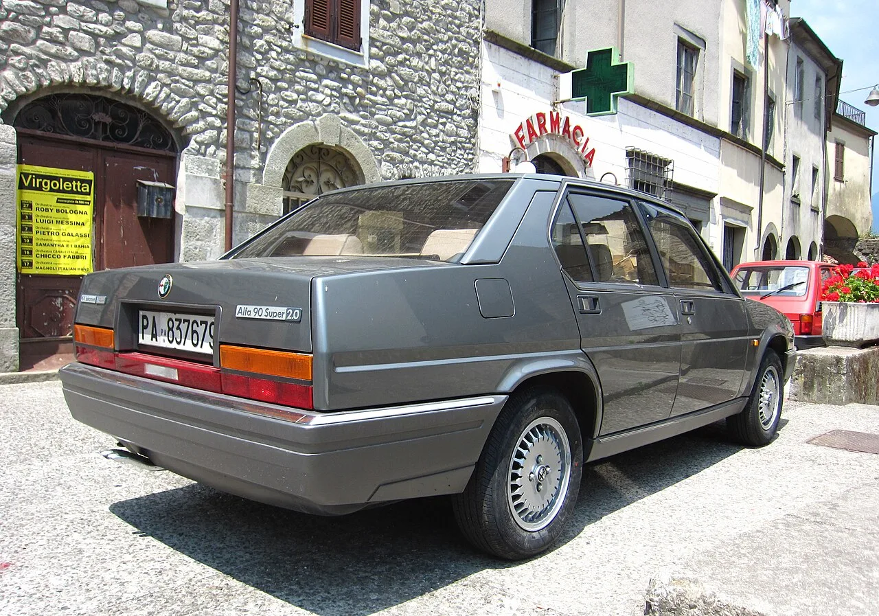 Alfa Romeo 90, rear