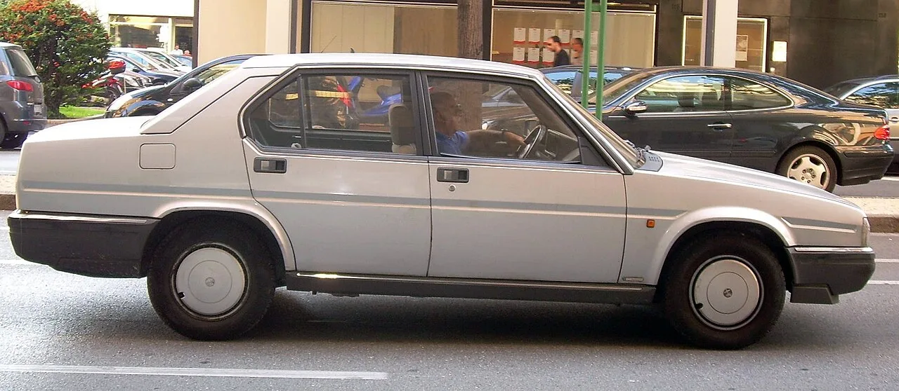 Alfa Romeo 90, side