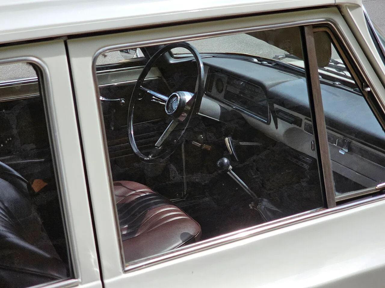 Alfa Romeo Giulia (Type 105), interior