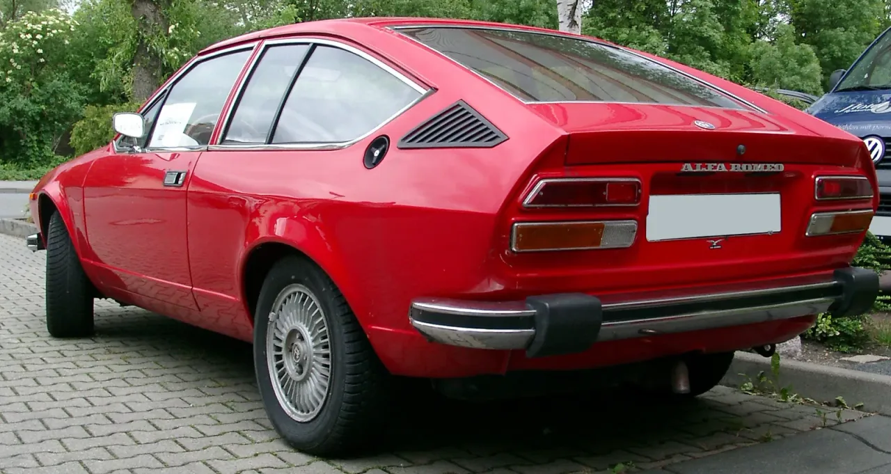 Alfa Romeo GTV, rear