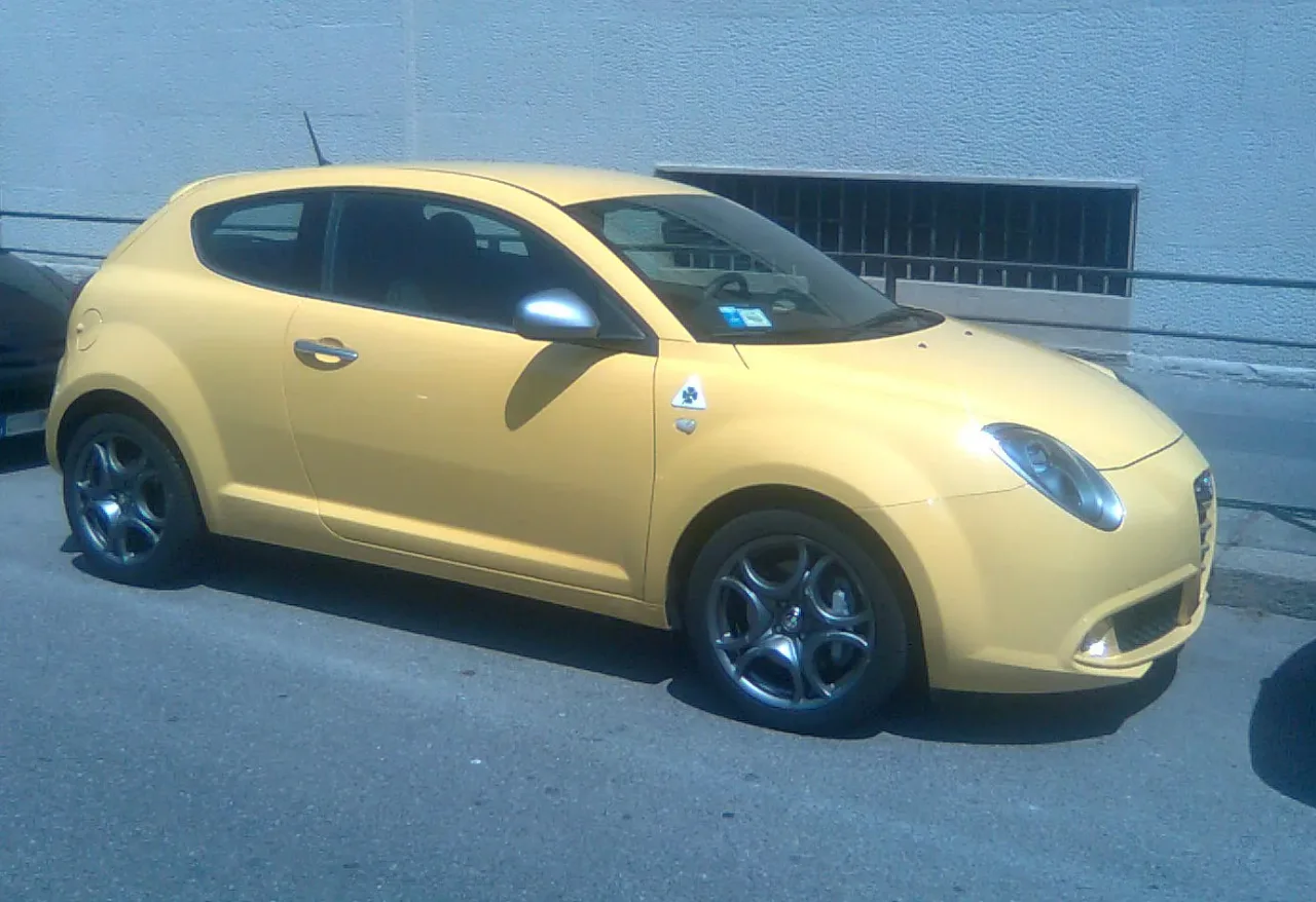 Alfa Romeo Milano, side