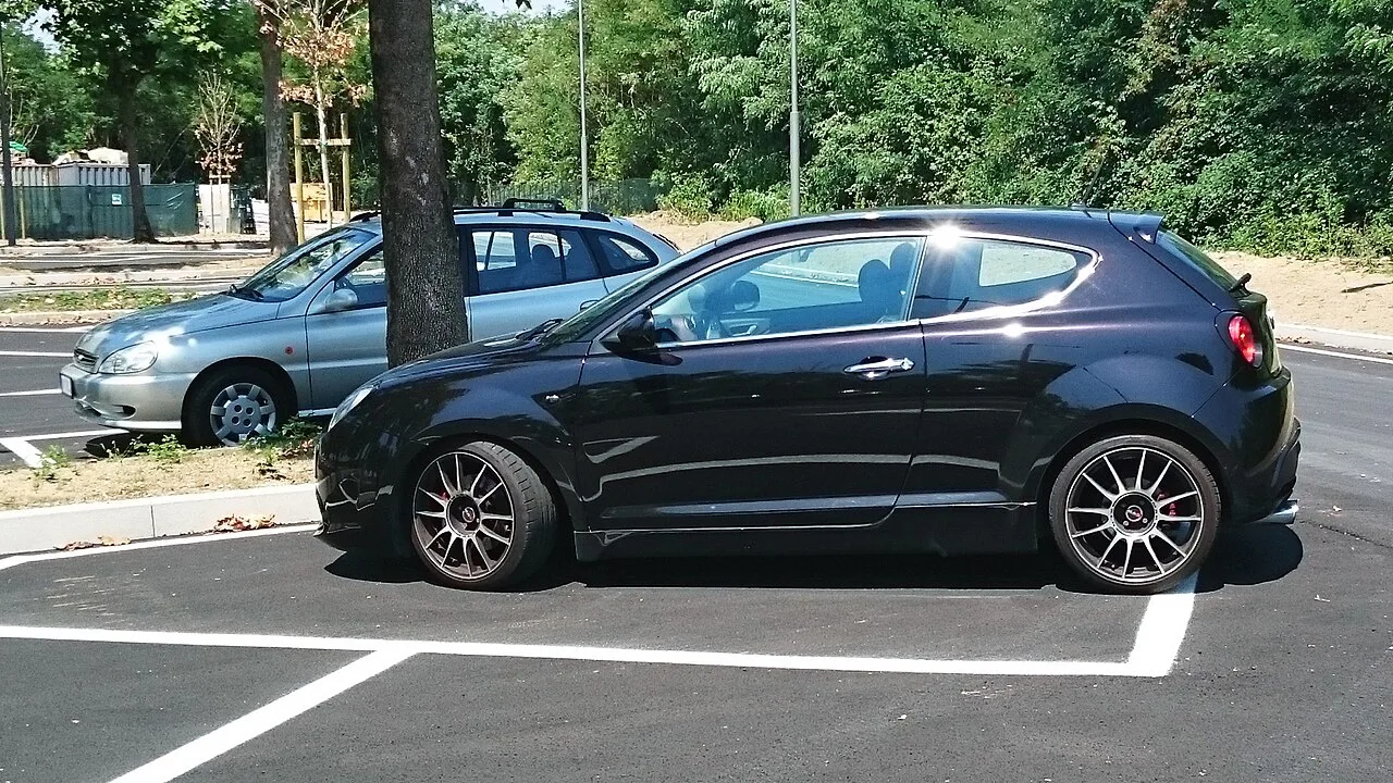 Alfa Romeo MiTo, side