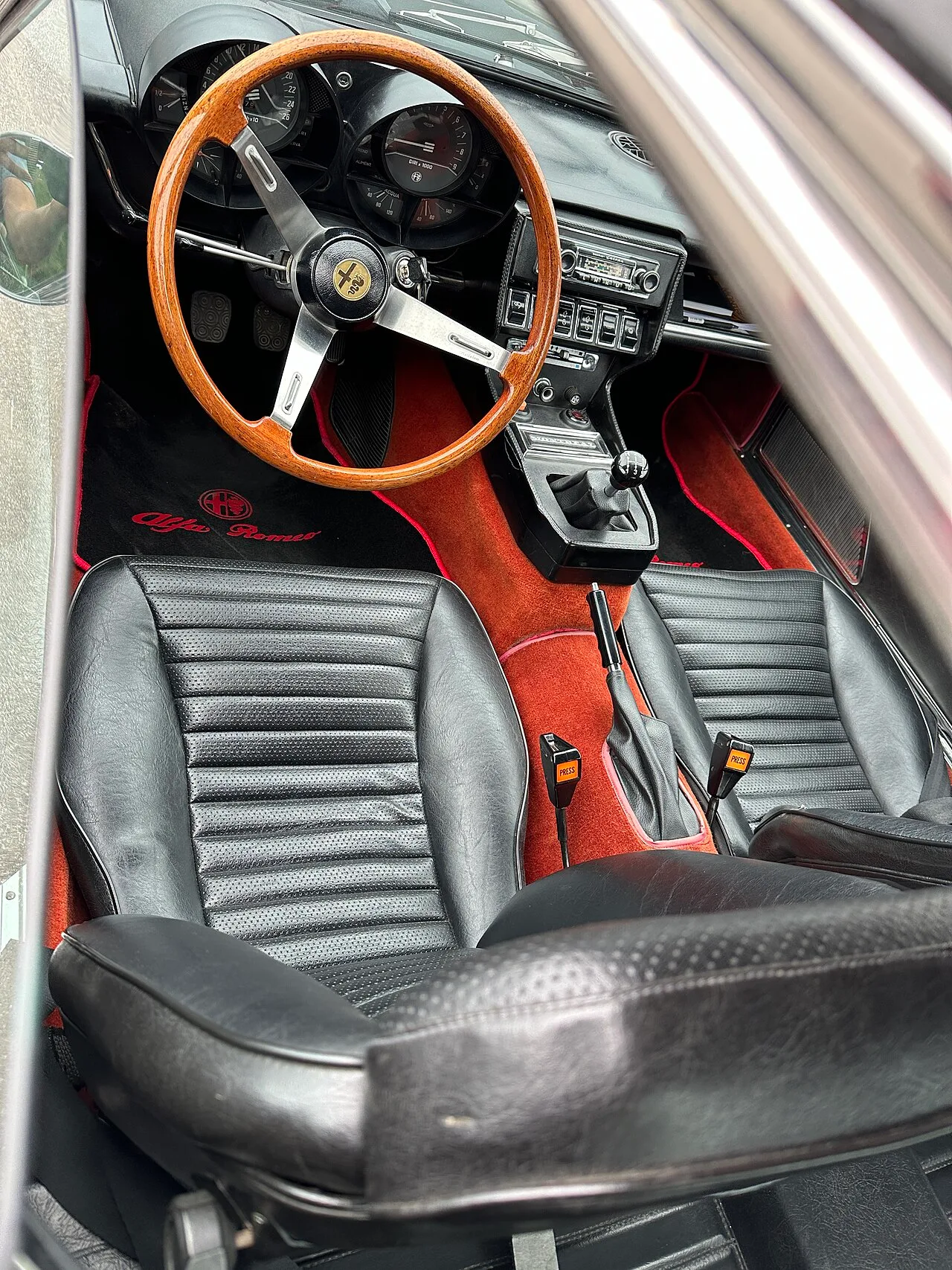 Alfa Romeo Montreal, interior
