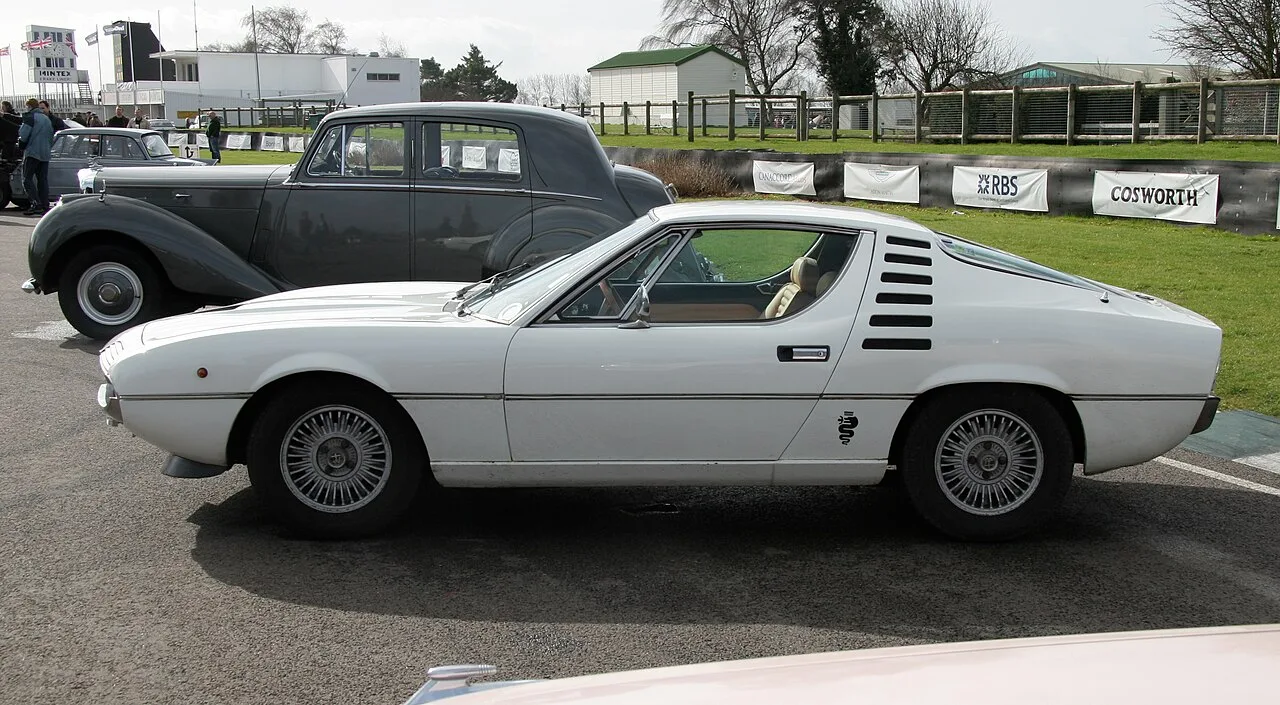 Alfa Romeo Montreal, side