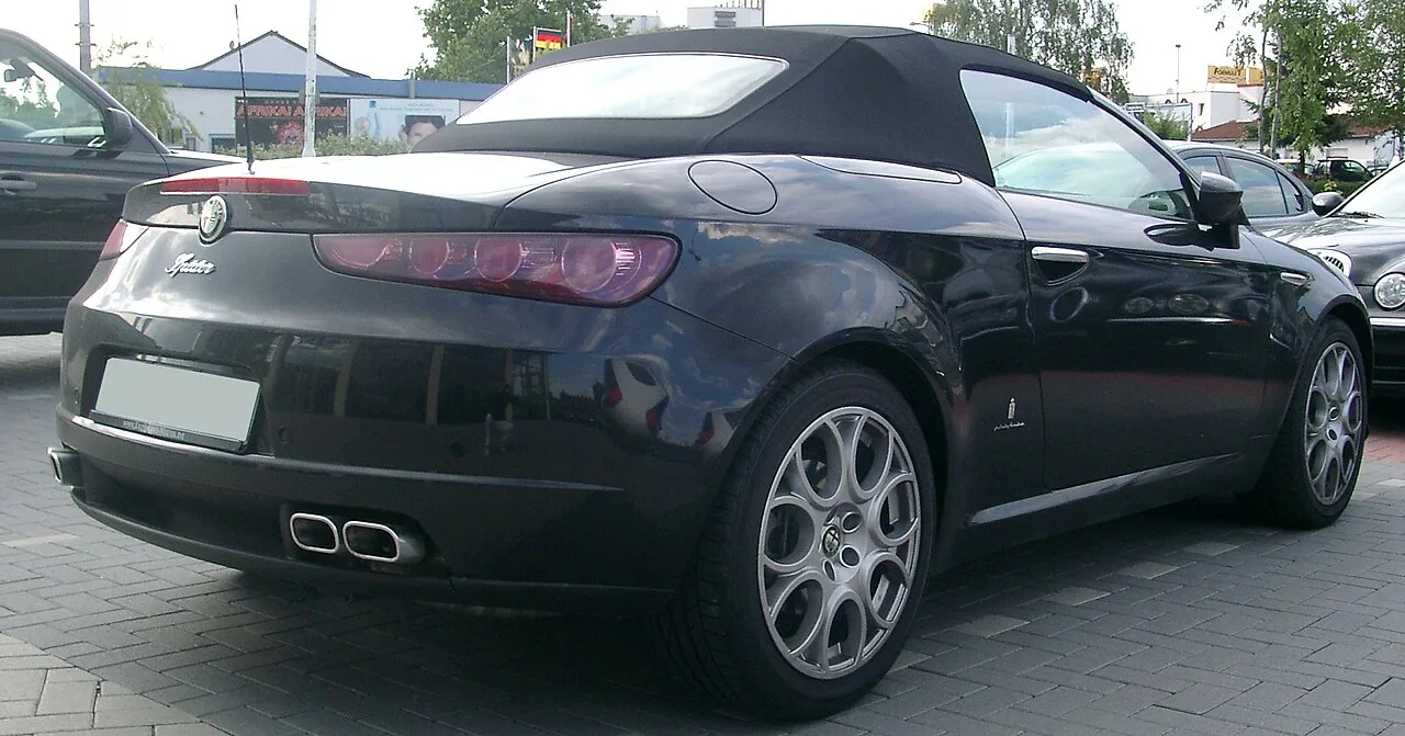 Alfa Romeo Spider Series 1, rear