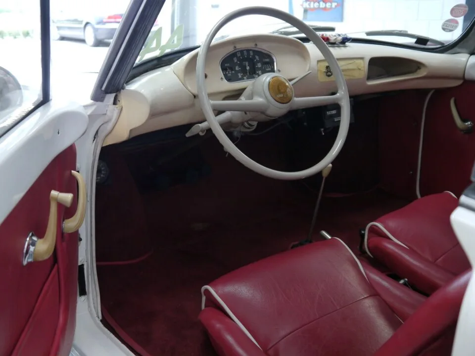 Alpine A106, interior