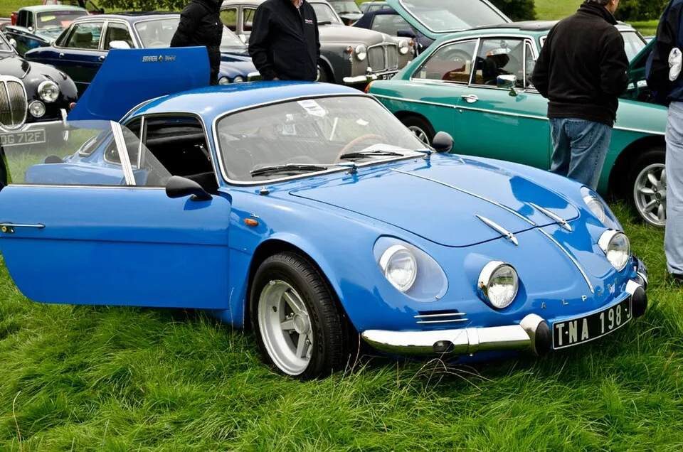 Alpine A110, side