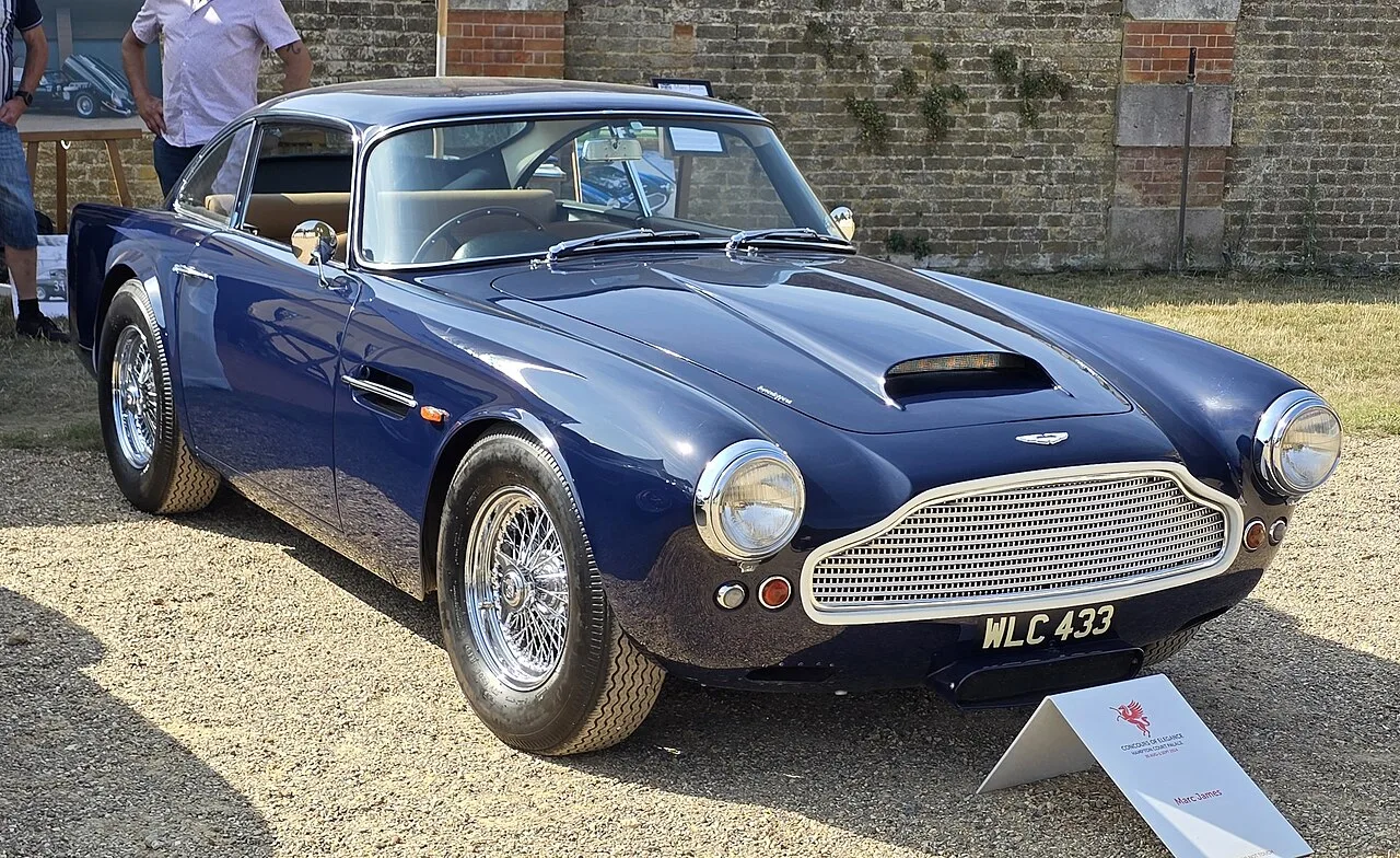 Aston Martin DB4, side