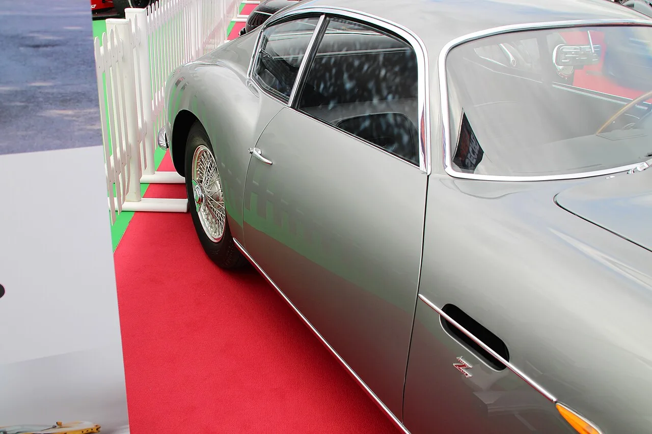 Aston Martin DB4 GT Zagato, side