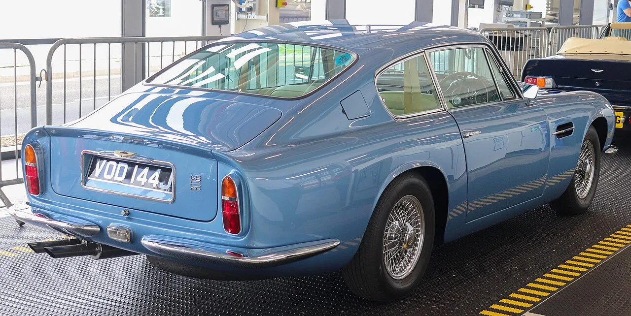 Aston Martin DB6, rear