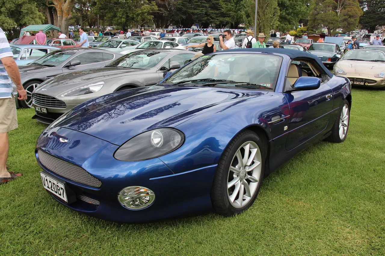 Aston Martin DB7, side