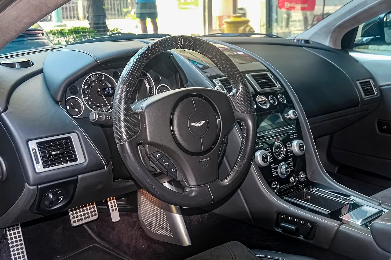 Aston Martin DBS Superleggera, interior