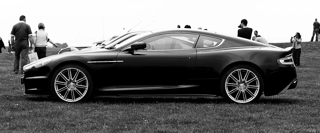 Aston Martin DBS Superleggera, side