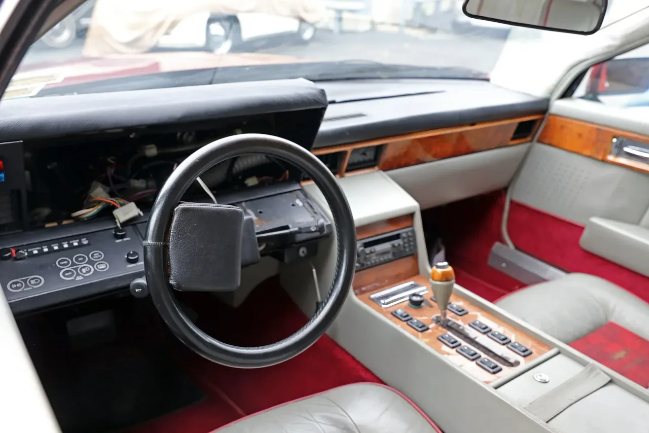 Aston Martin Lagonda, interior