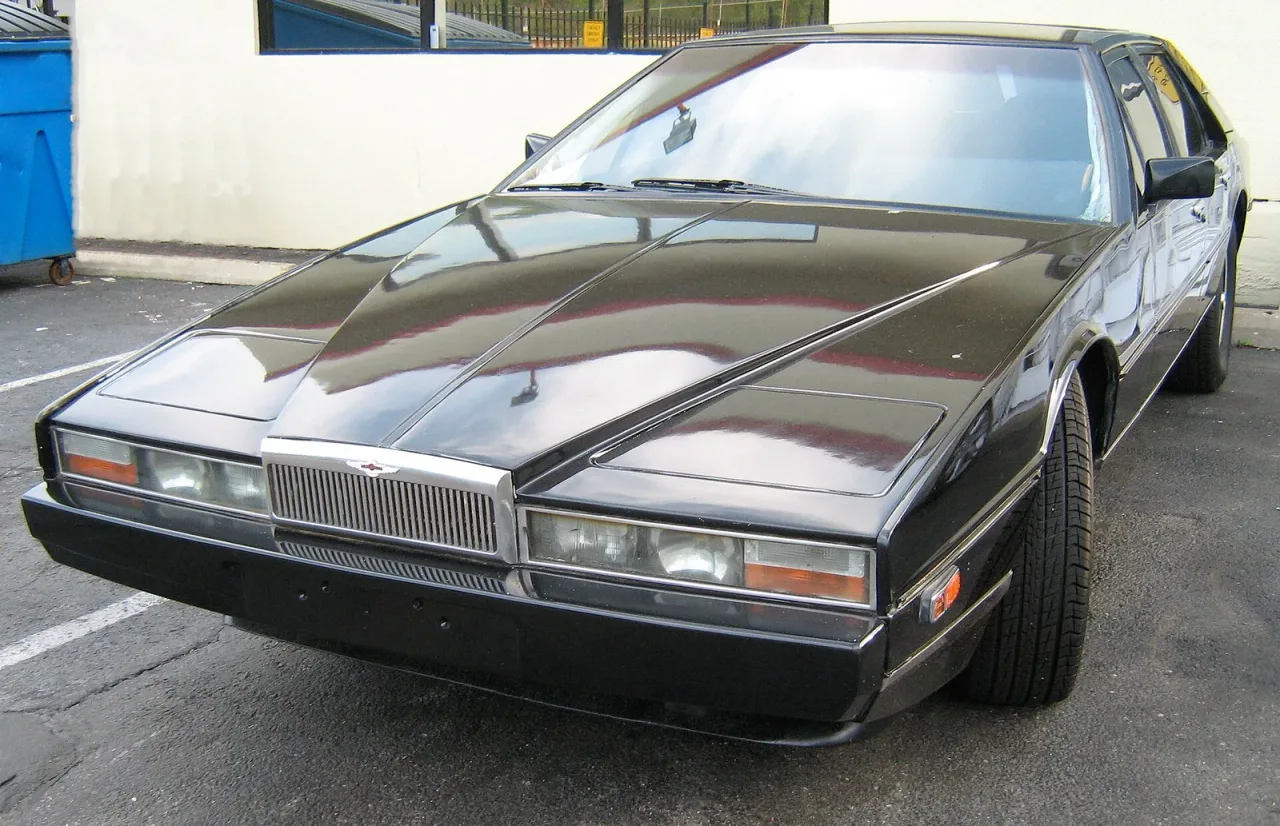 Aston Martin Lagonda, side