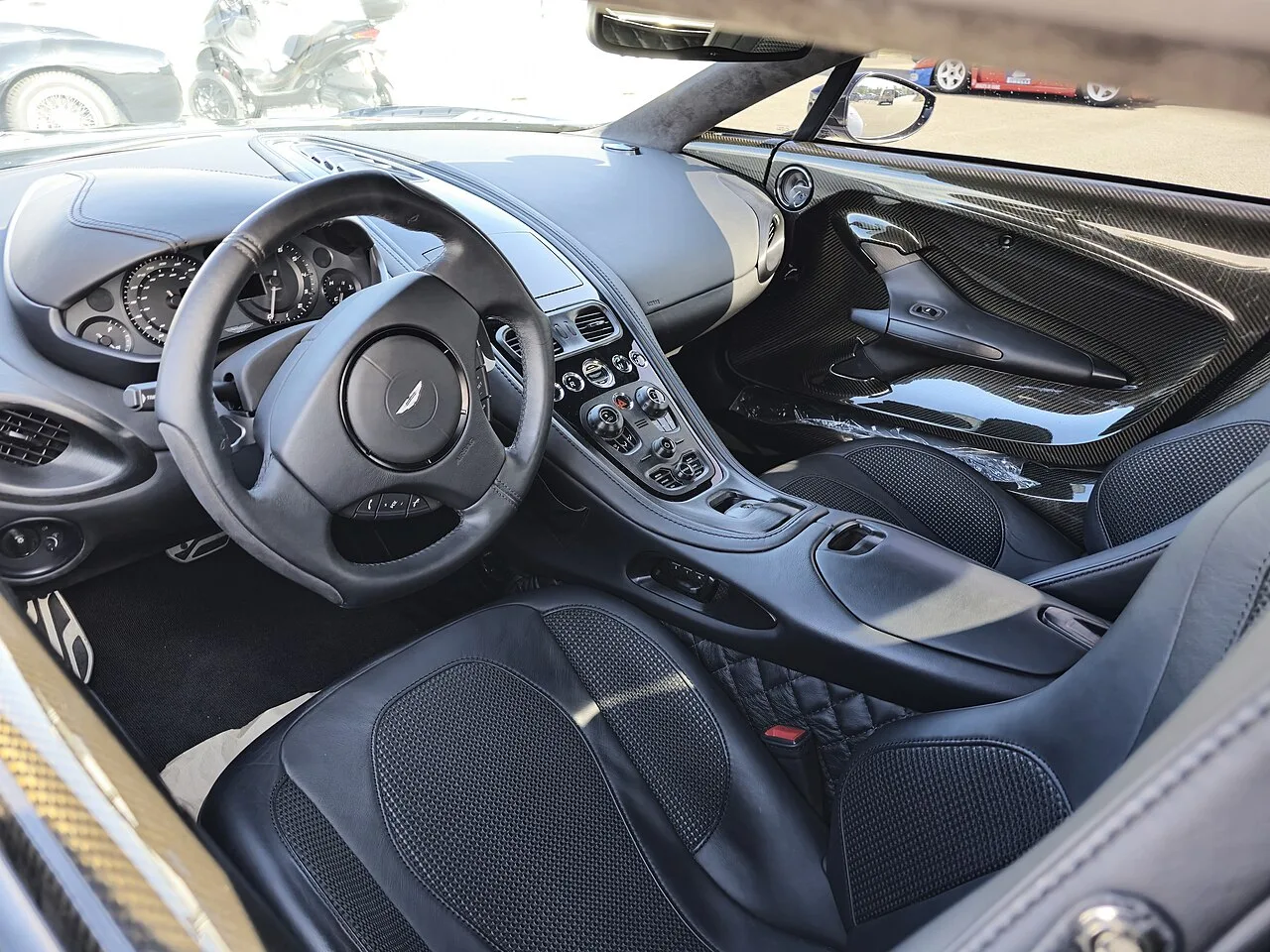 Aston Martin One-77, interior