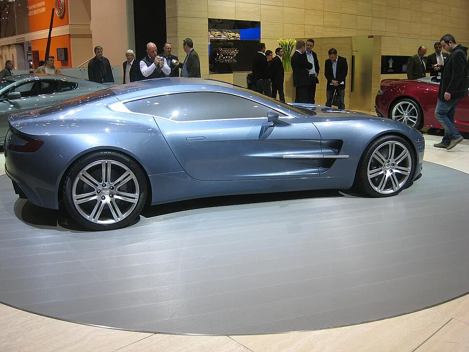 Aston Martin One-77, side