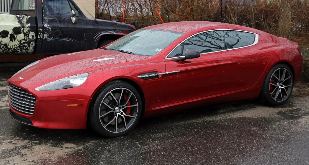 Aston Martin Rapide, side