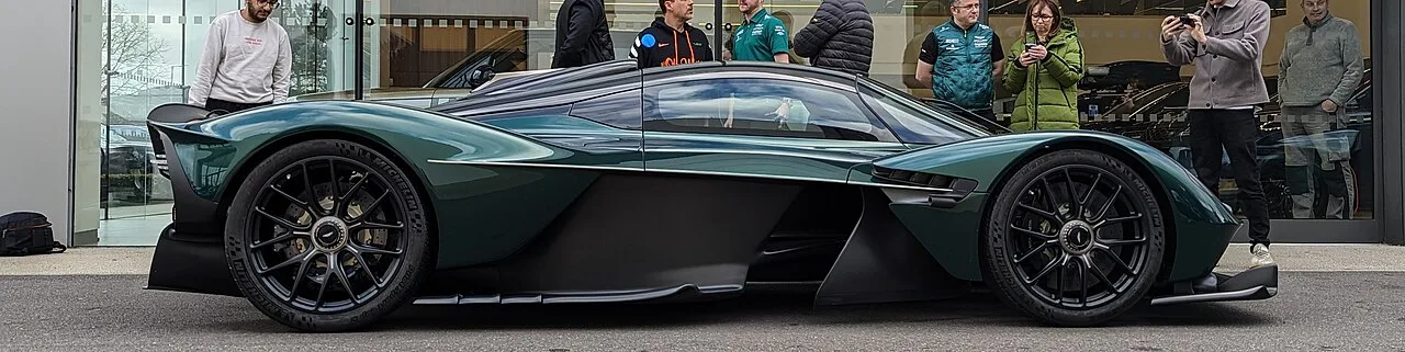Aston Martin Valkyrie, side