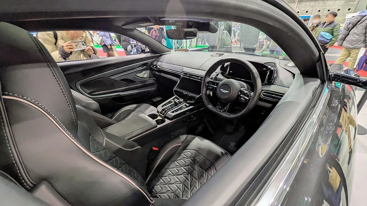 Aston Martin Vanquish, interior