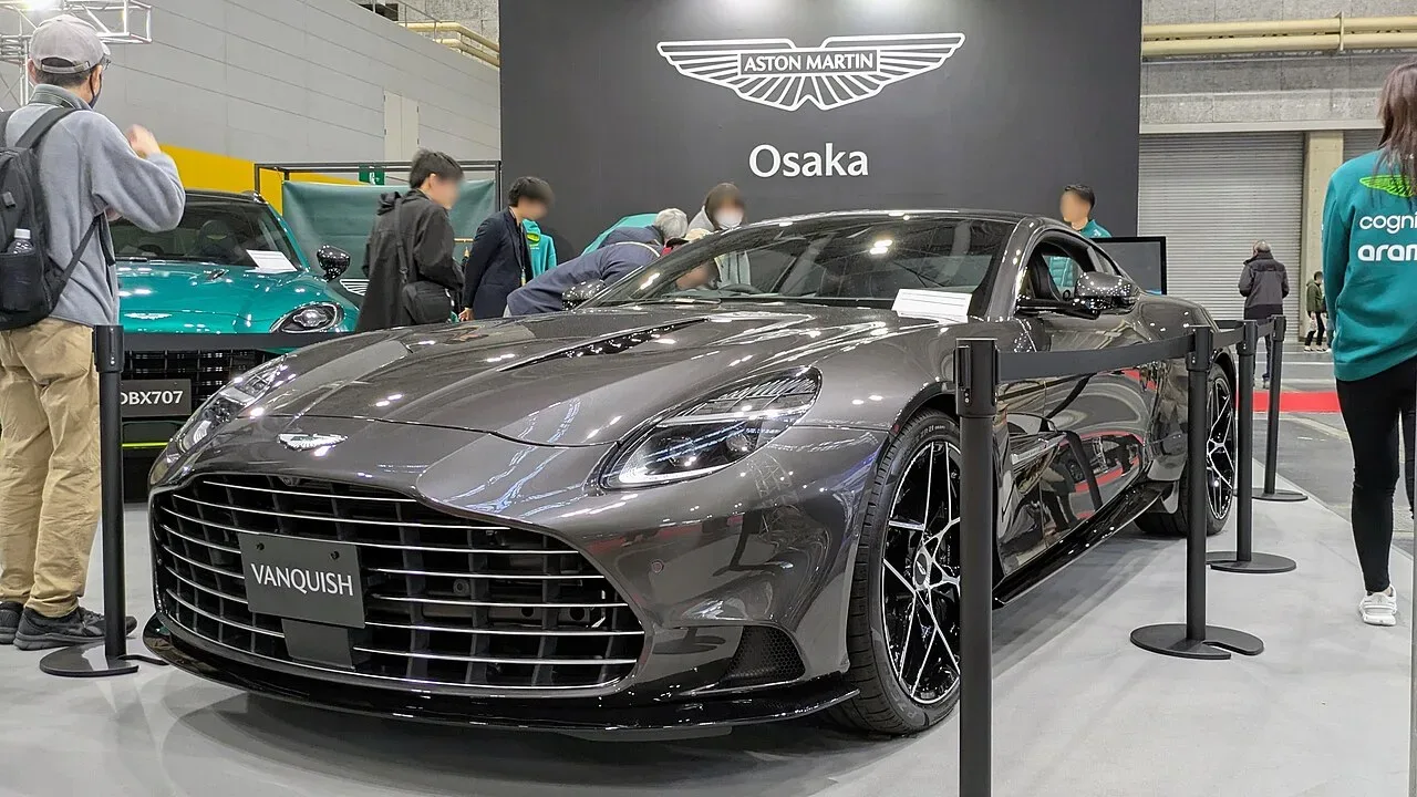 Aston Martin Vanquish, rear