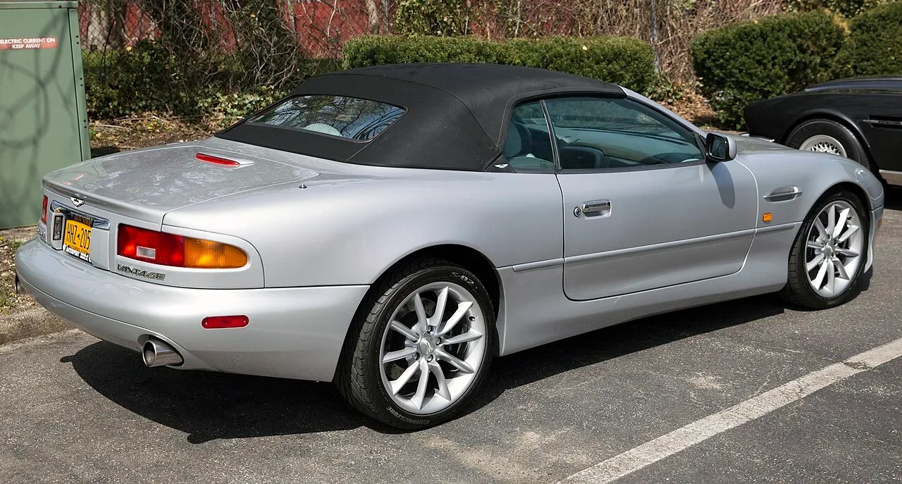 Aston Martin Vantage Manual, rear