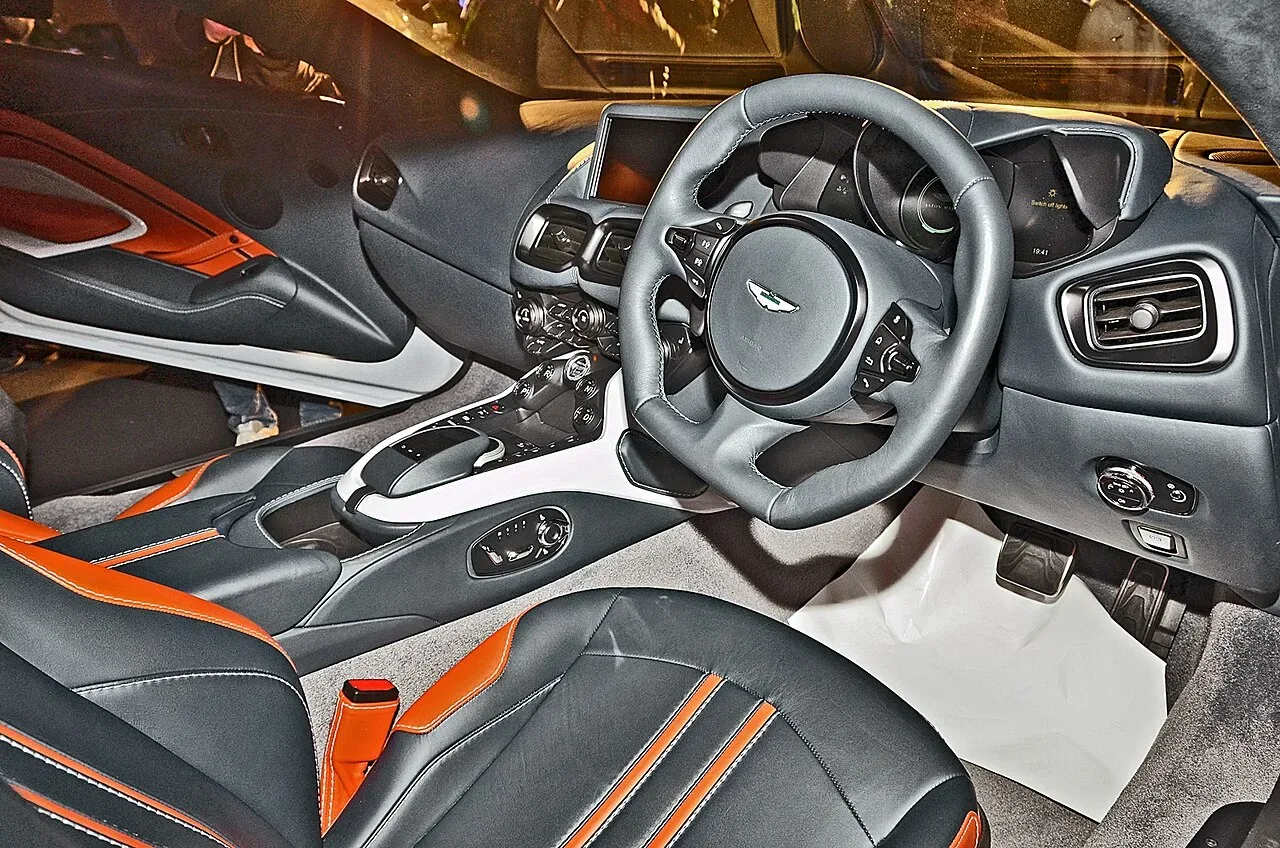 Aston Martin Vantage, interior