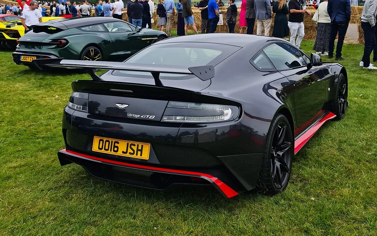 Aston Martin Vantage, rear