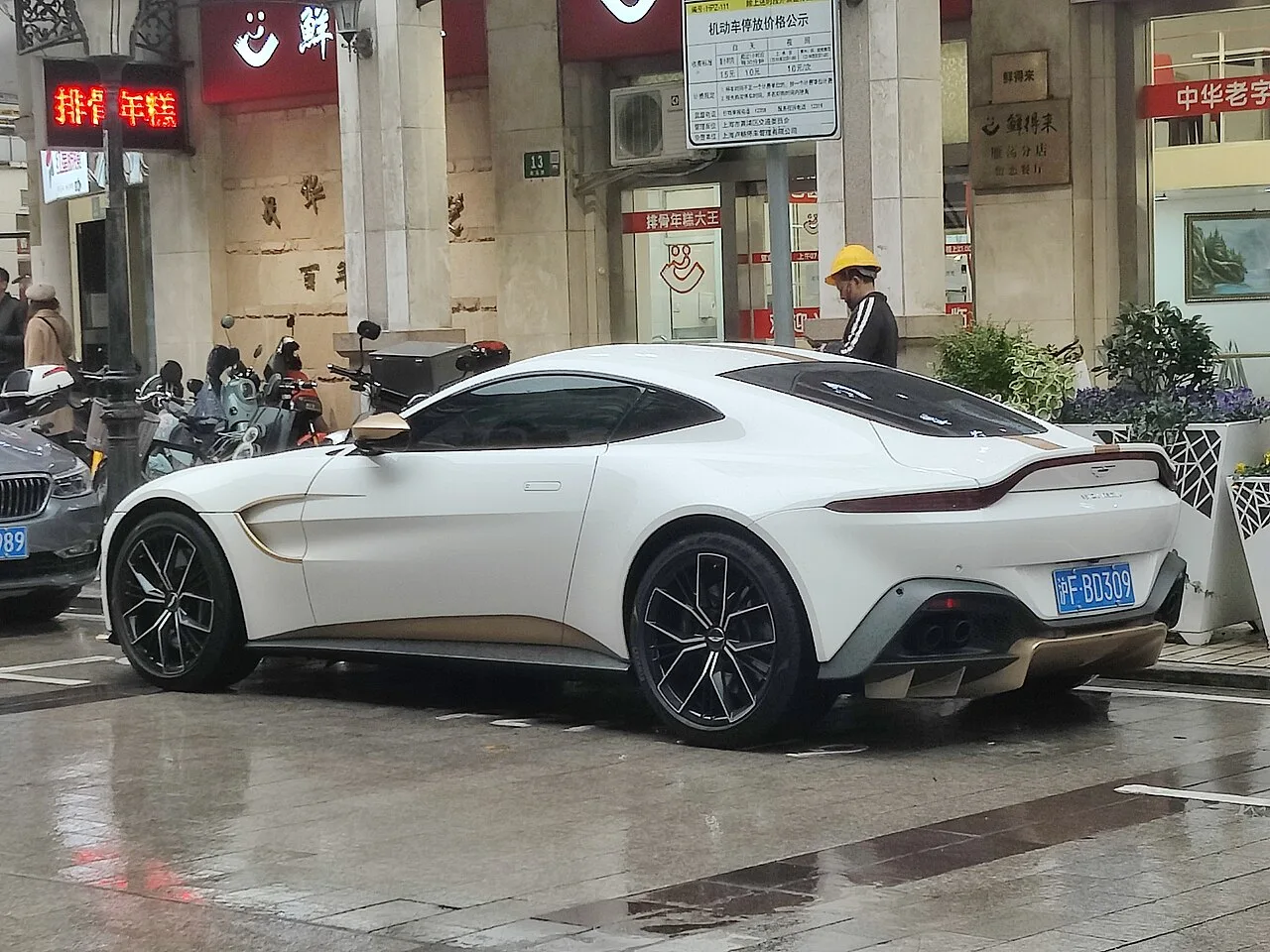 Aston Martin Vantage V550/V600, rear