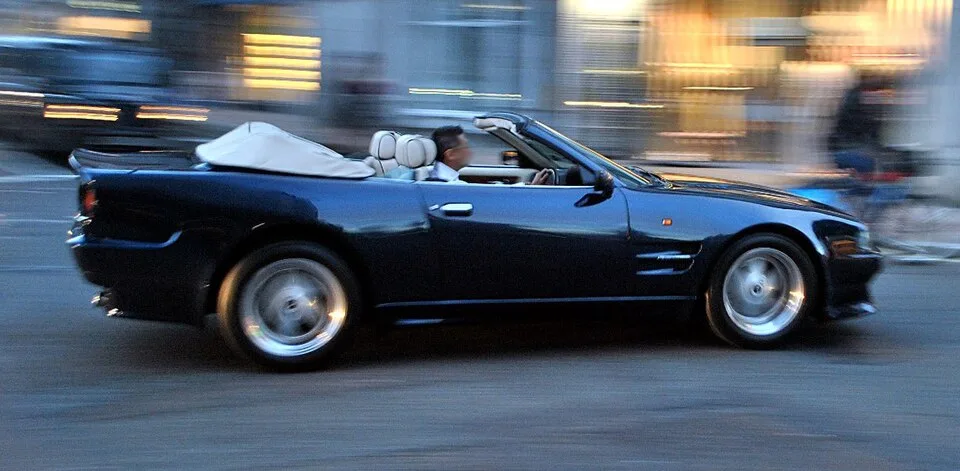 Aston Martin Vantage V550/V600, side
