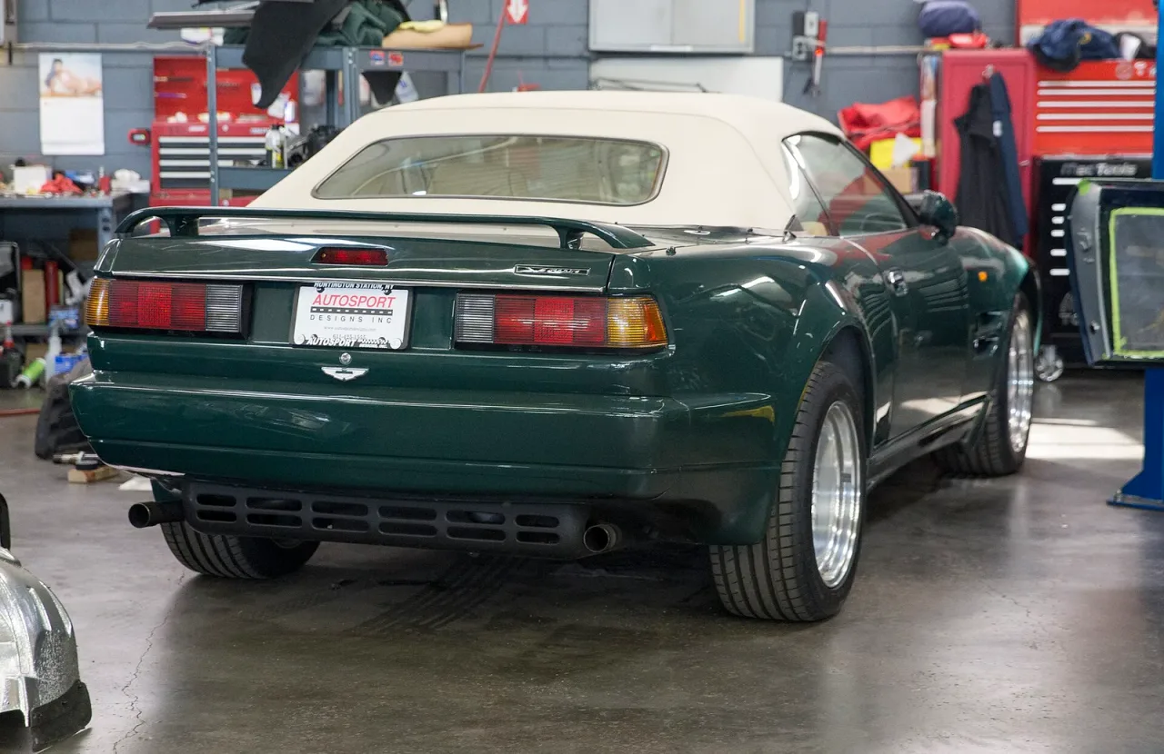 Aston Martin Virage/Volante, rear