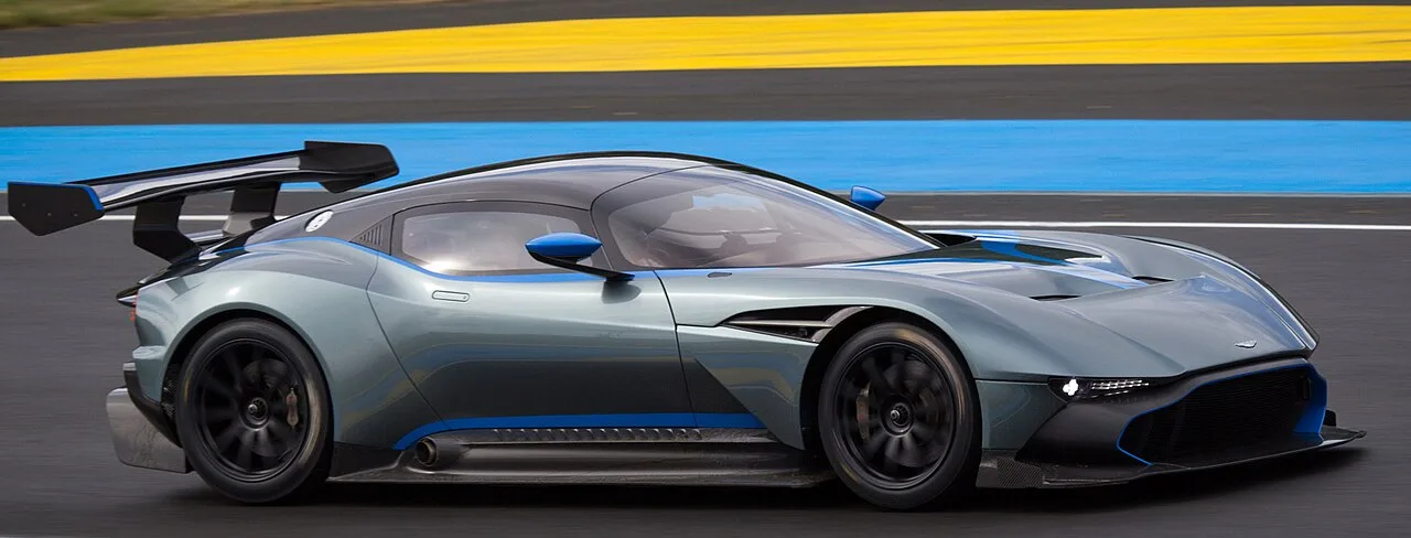 Aston Martin Vulcan, side