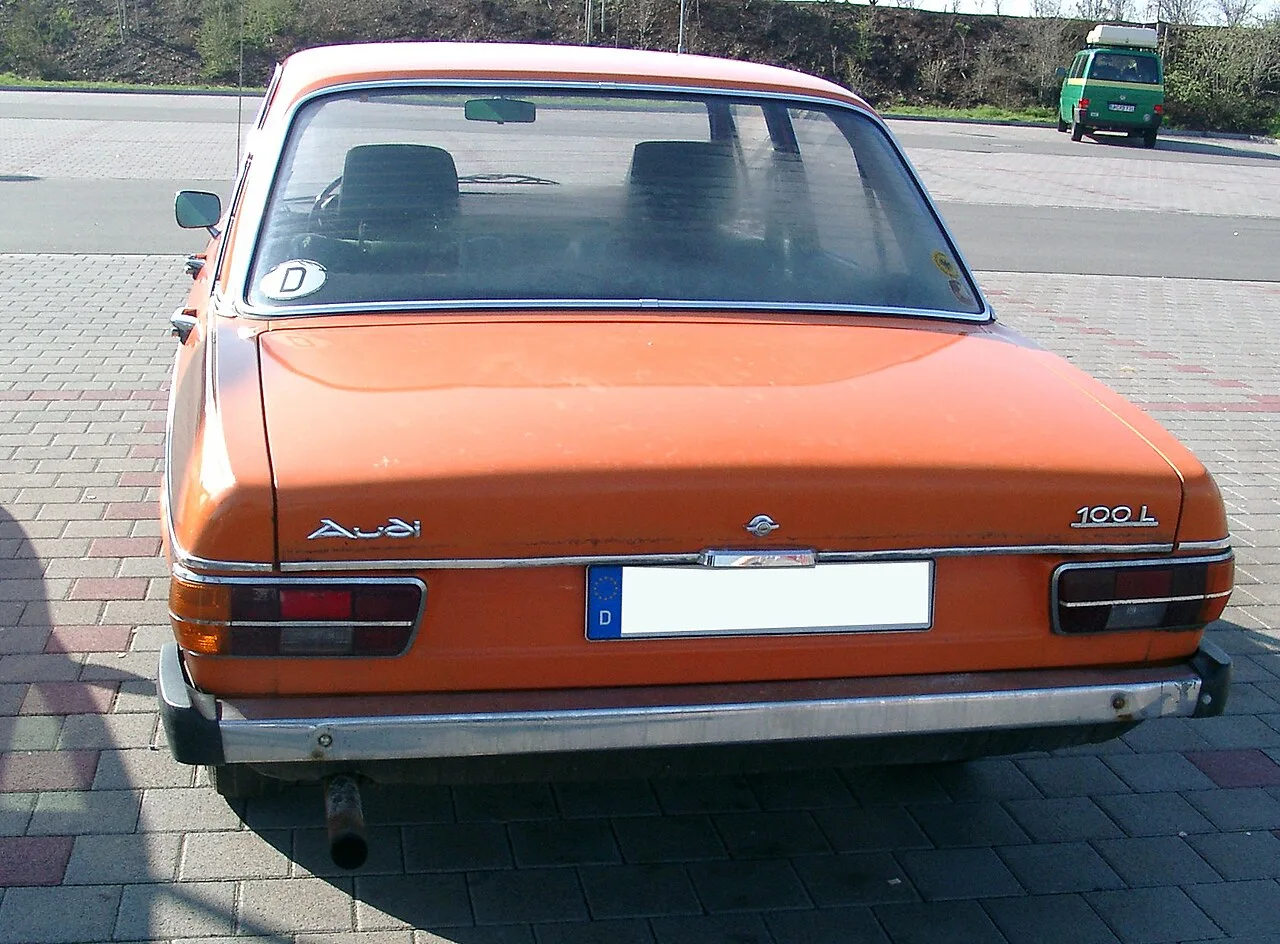 Audi 100, rear