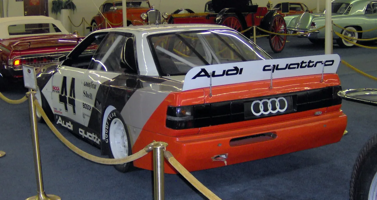 Audi 200, rear