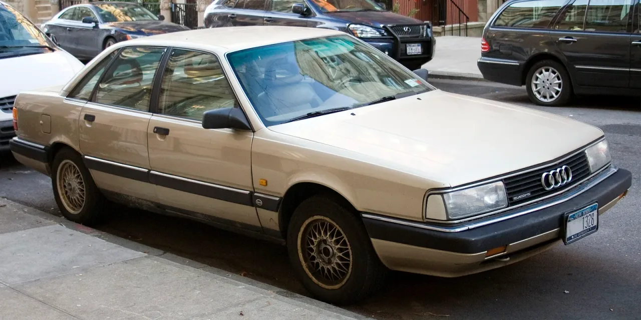 Audi 200, side
