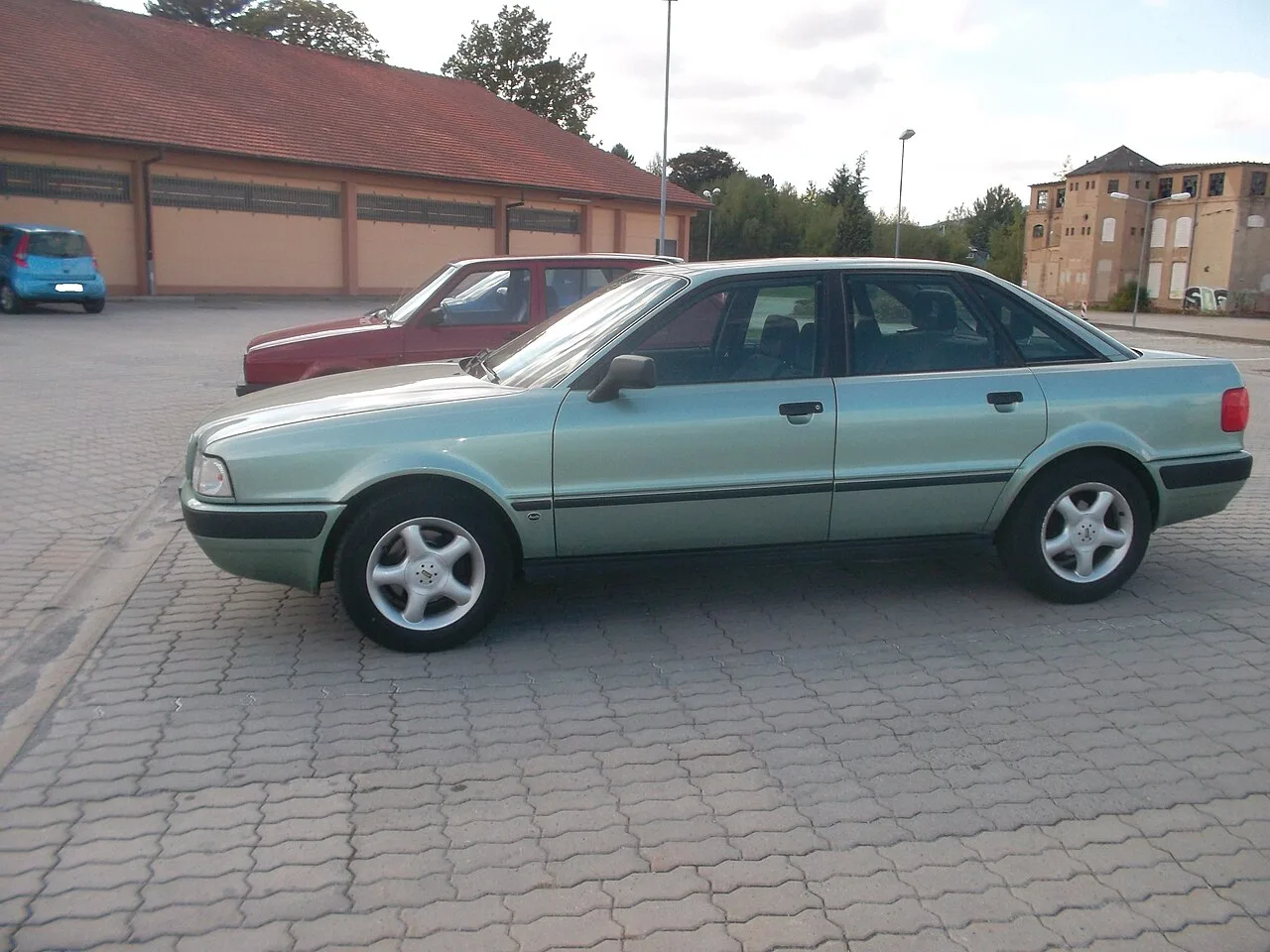 Audi 80, side