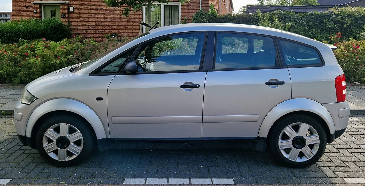 Audi A2, side