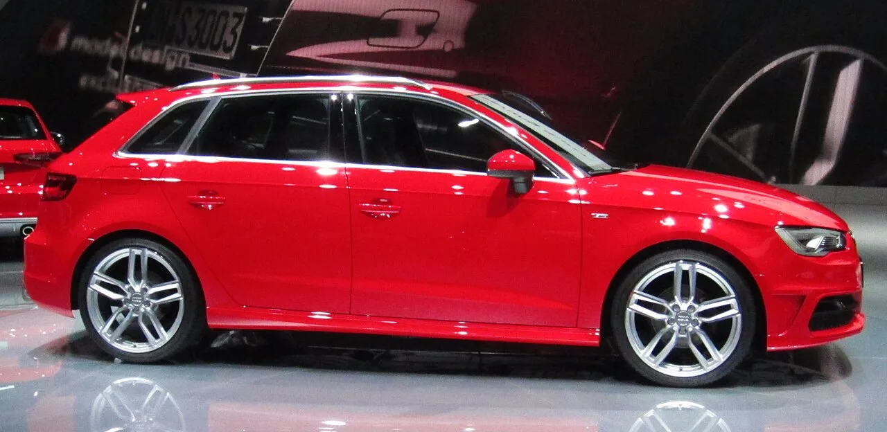 Audi A3, side