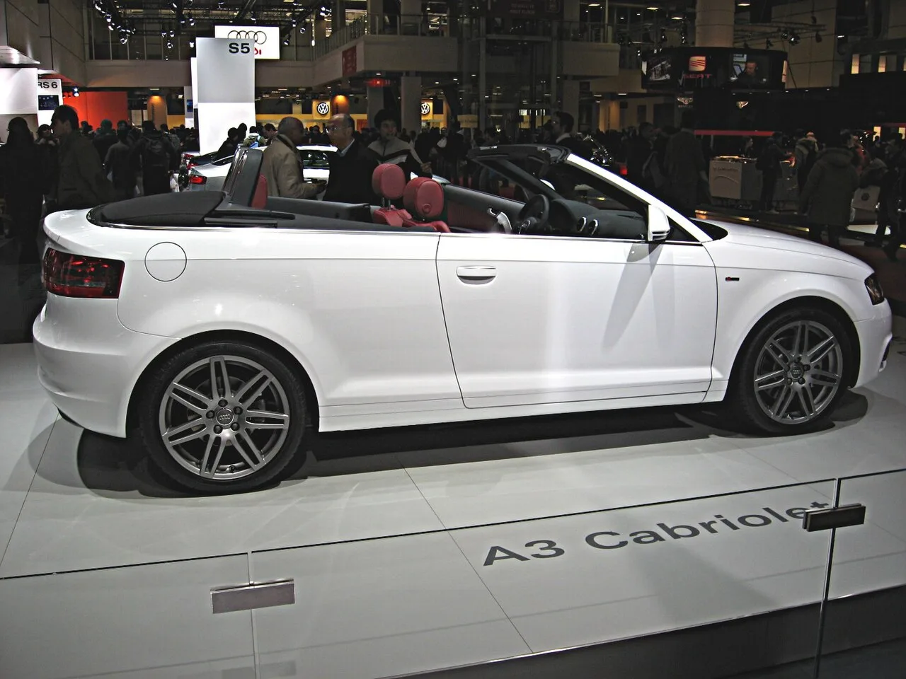 Audi A3, side