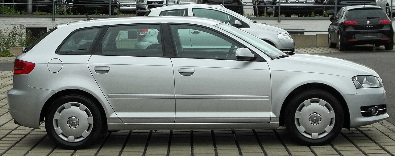 Audi A3, side